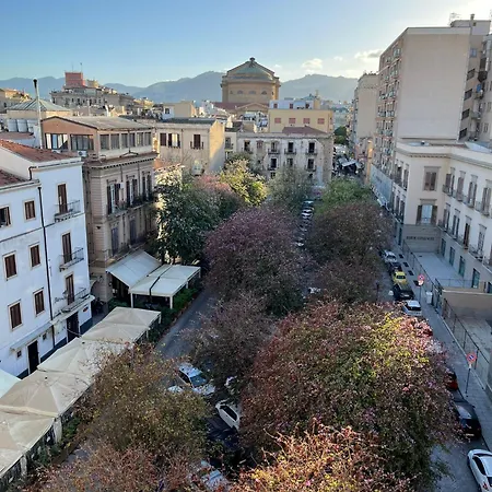 Casa Vacanze Da Ruggero Al Massimo Palermo Exterior photo